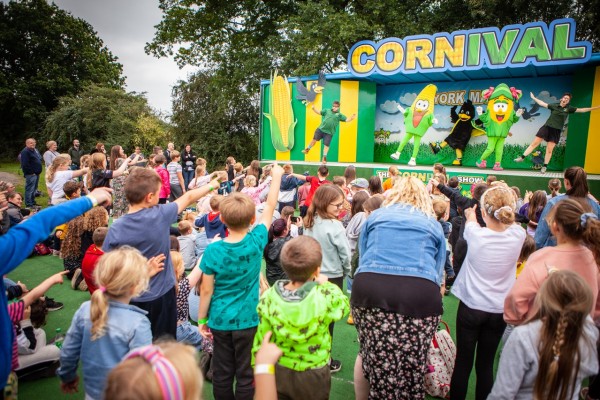 Cornival crowd stage