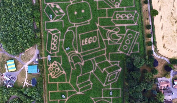 LEGO Maze aerial press